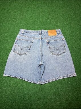 Vintage 90s Levi’s Denim Jean Shorts 550, Classic Timeless Jorts USA (Size 34)